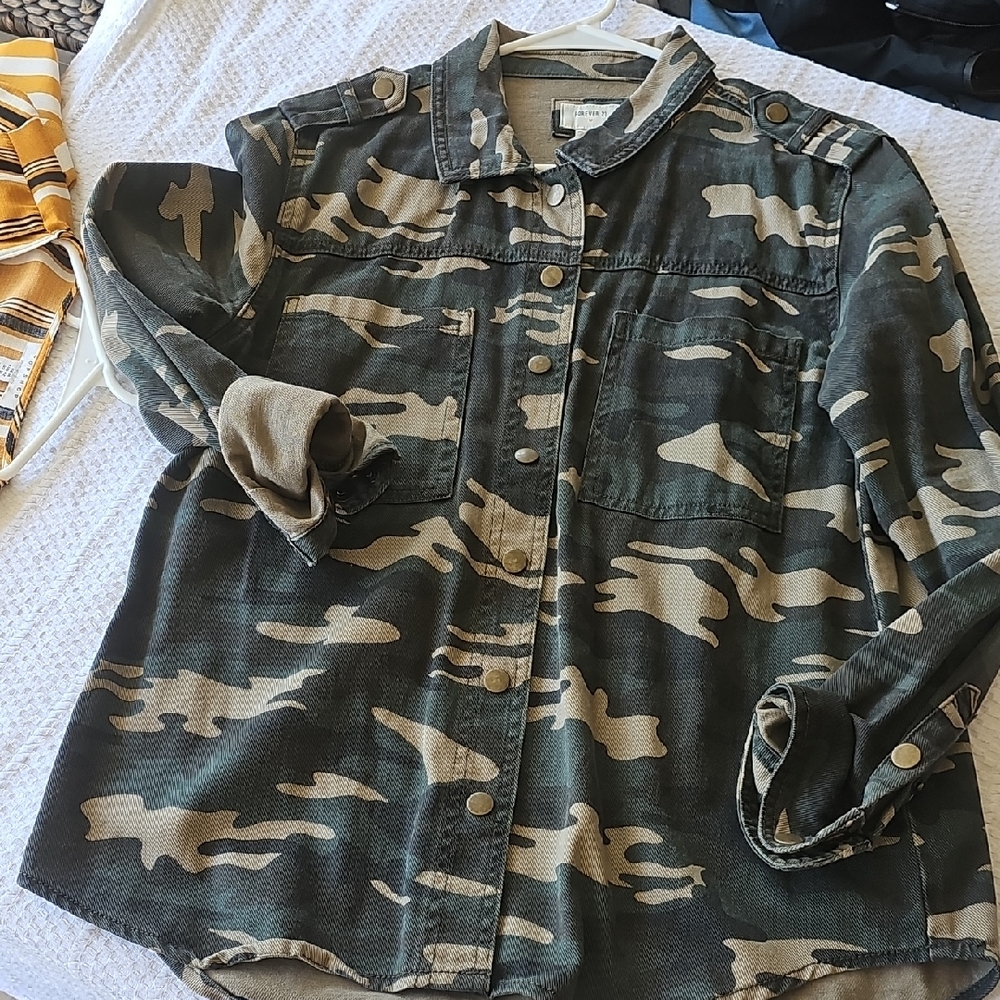 Forever 21 Green and Tan Casual Button Down Shirt
